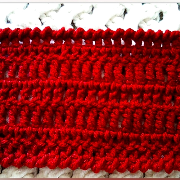 Handmade Crochet Scarf Scarflette, Vintage inspired, Red color - Picture 4 of 4